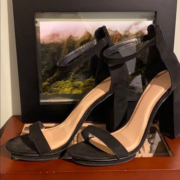 Heels - Picture 4 of 4